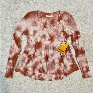 So fun Tie-dyed stretchy casual women’s blouse - Brand New with tags - Size S/M